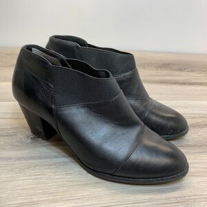 Vionic 326 Point Black Leather Cap Toe Ankle Boots Booties Women’s Sz 6 EU 37